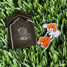 Load image into Gallery viewer, PRG Swinging Pete Ball Marker
